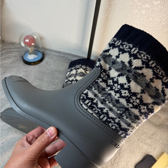 CHANEL Gray and Blue Rain Boots with Knit Cuffs - Picture 12 of 16